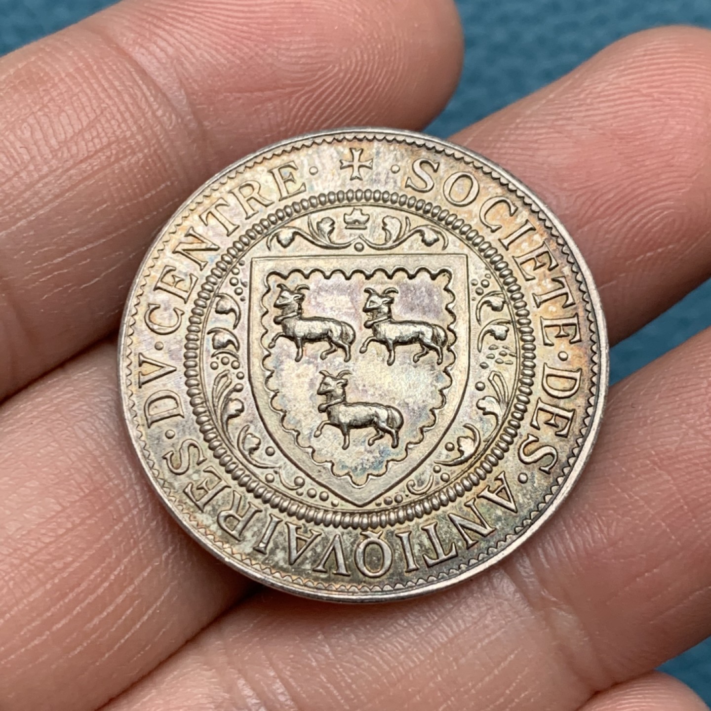 《竞宝斋》第157场-法国八角与章 专场！周日，周一，周四 3场 (全场包邮) 法国银质代币，布尔日古董协会，10.03g，30mm，丰饶角，三羊开泰，金色包浆