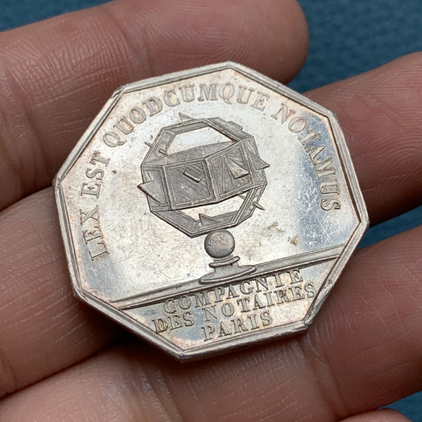 《竞宝斋》第157场-法国八角与章 专场！周日，周一，周四 3场 (全场包邮) 法国八角银质代币，巴黎公证人，正面路易 菲利普，18.34g，32.5mm，油灯边铭（1832-1841）