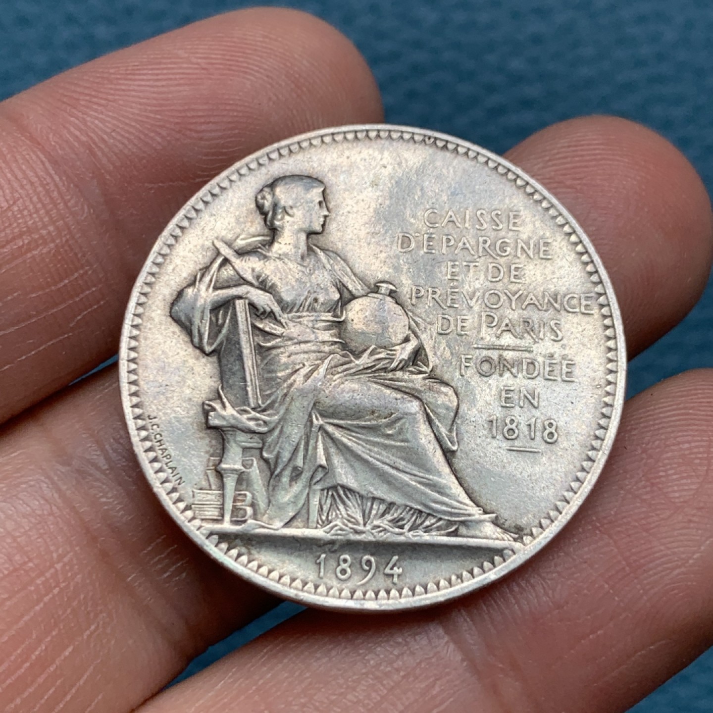 《竞宝斋》第157场-法国八角与章 专场！周日，周一，周四 3场 (全场包邮) 法国银质代币，巴黎预见未来储蓄银行，15.54g，31.8mm，丰饶角边铭