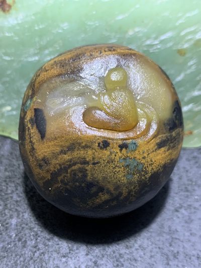 精美原皮冰飘8字天眼纹战国红玛瑙手工雕刻一叶知秋随形意境把件一个！ - 精美原皮冰飘8字天眼纹战国红玛瑙手工雕刻一叶知秋随形意境把件一个！