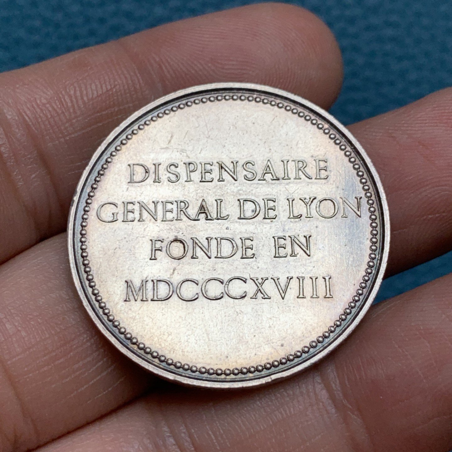 《竞宝斋》第157场-法国八角与章 专场！周日，周一，周四 3场 (全场包邮) 法国银章，里昂药剂师，15.3g，33.6mm，蜜蜂边铭，同样的细节丰富