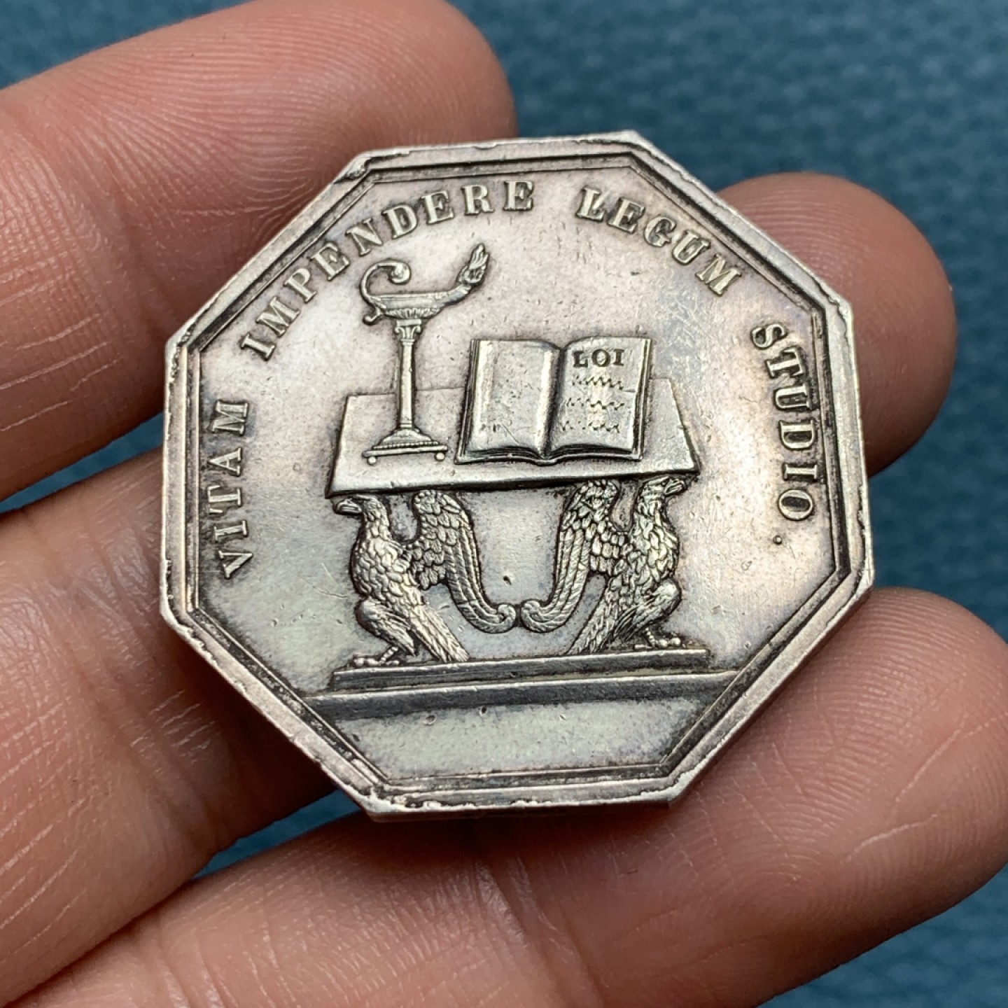 《竞宝斋》第157场-法国八角与章 专场！周日，周一，周四 3场 (全场包邮) 法国八角银质代币，上诉法院和法律辩护，16.71g，33.6mm，蜜蜂边铭