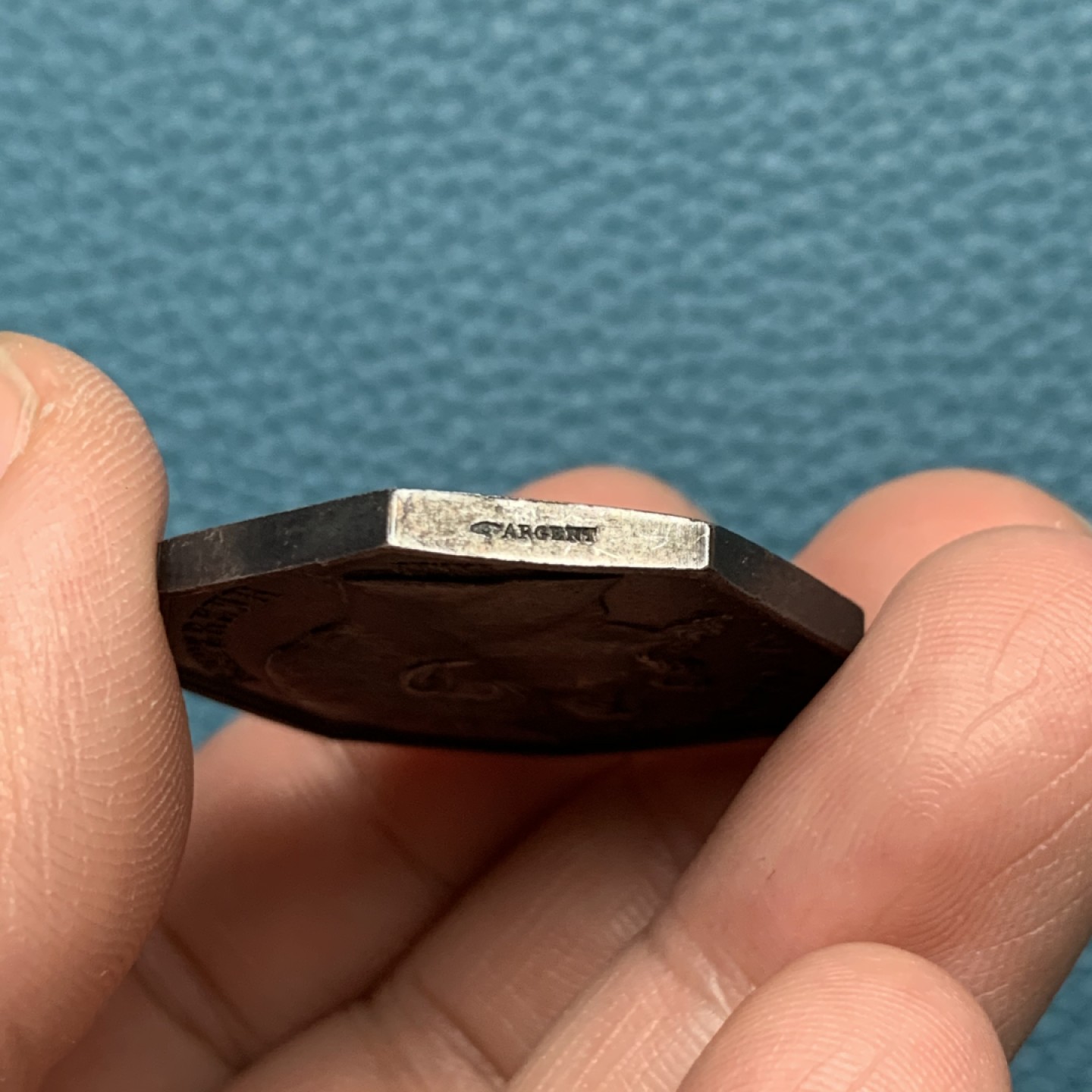 《竞宝斋》第157场-法国八角与章 专场！周日，周一，周四 3场 (全场包邮) 法国八角银质代币，巴黎公证人，正面拿破仑三世，19.38g，32.6mm，手指边铭，金红包浆