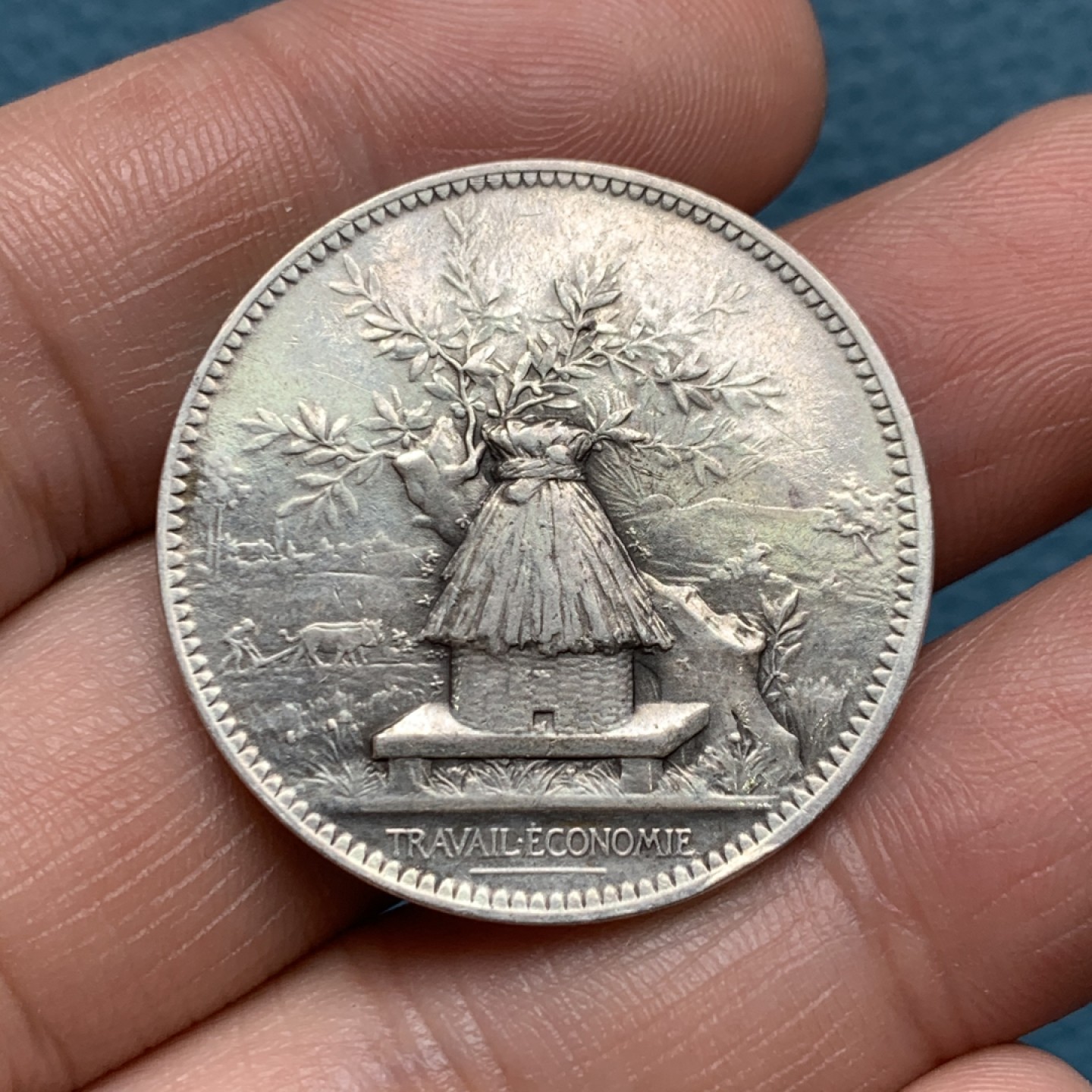 《竞宝斋》第157场-法国八角与章 专场！周日，周一，周四 3场 (全场包邮) 法国银质代币，巴黎预见未来储蓄银行，15.54g，31.8mm，丰饶角边铭