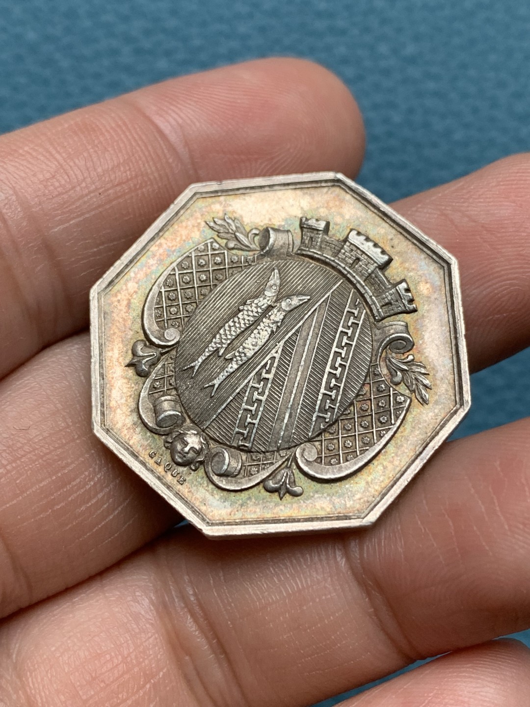 《竞宝斋》第157场-法国八角与章 专场！周日，周一，周四 3场 (全场包邮) 法国八角银质代币，塞纳河畔奥布省巴尔港松鼠储蓄银行，16.82g，32.4mm，蜜蜂边铭，高浮雕的盾徽，