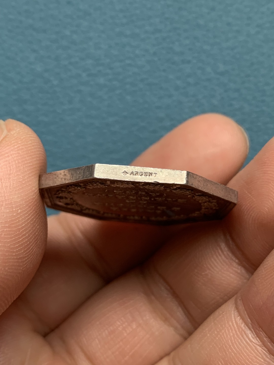 《竞宝斋》第157场-法国八角与章 专场！周日，周一，周四 3场 (全场包邮) 法国八角银质代币，塞纳河畔奥布省巴尔港松鼠储蓄银行，16.82g，32.4mm，蜜蜂边铭，高浮雕的盾徽，