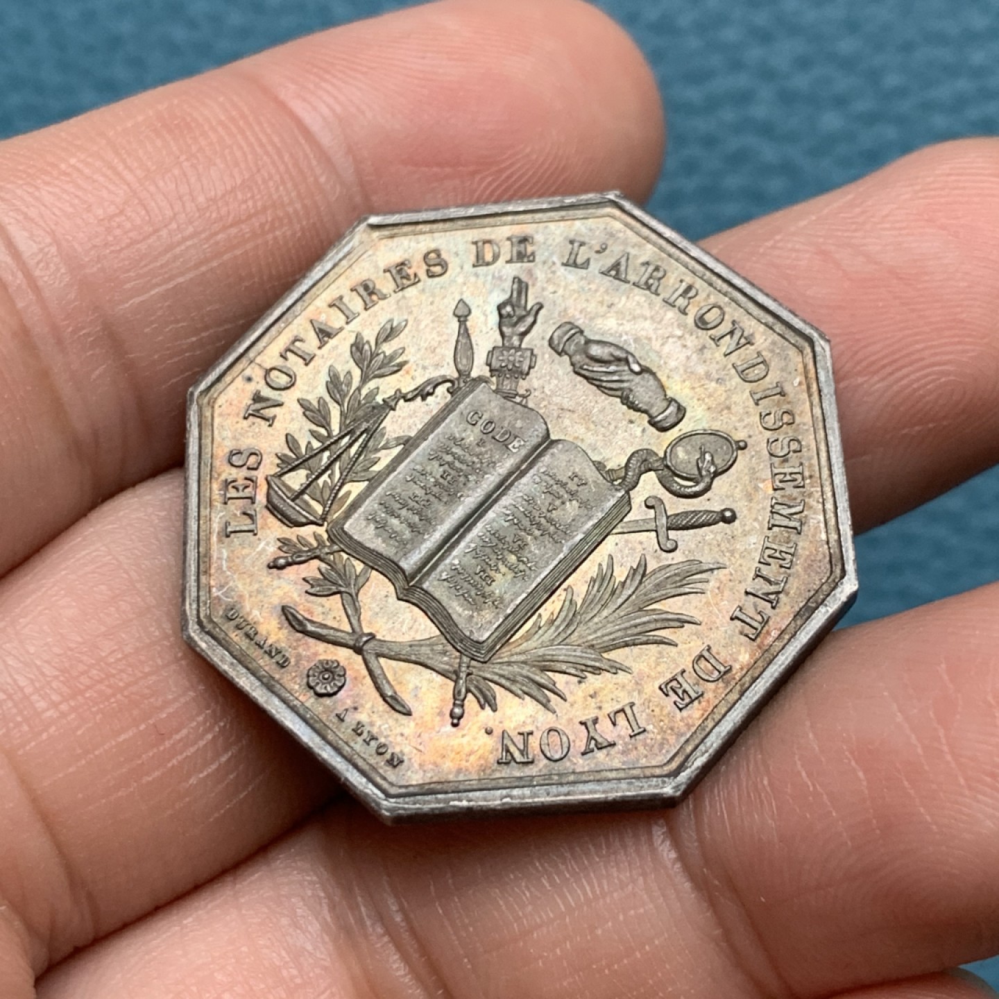 《竞宝斋》第157场-法国八角与章 专场！周日，周一，周四 3场 (全场包邮) 法国八角银质代币，1839年里昂公证人，14.54g，32.5mm，手指边铭