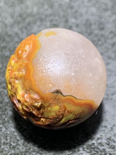 精美亚光冰飘战国红玛瑙手工俏色巧雕刻雄鸡报晓珠子一颗！ 精美亚光冰飘战国红玛瑙手工俏色巧雕刻雄鸡报晓珠子一颗！