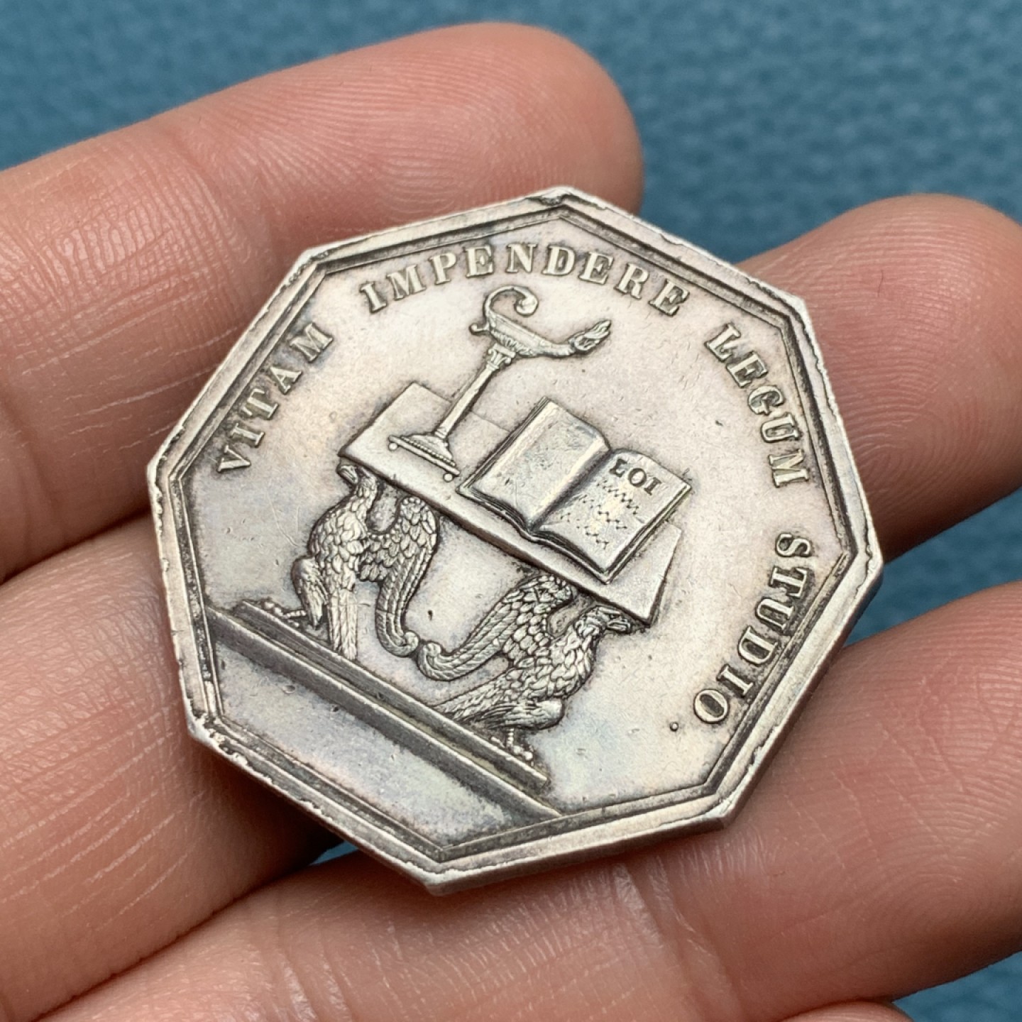 《竞宝斋》第157场-法国八角与章 专场！周日，周一，周四 3场 (全场包邮) 法国八角银质代币，上诉法院和法律辩护，16.71g，33.6mm，蜜蜂边铭