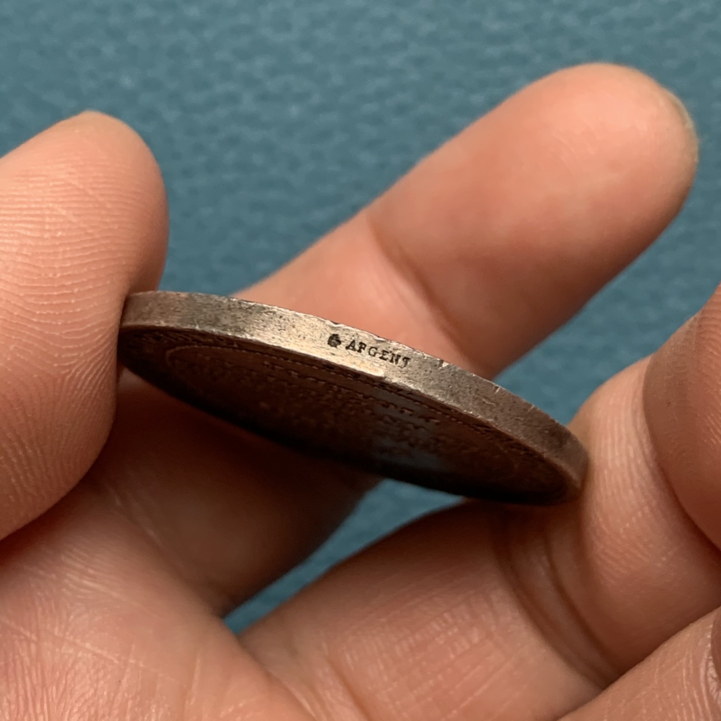 《竞宝斋》第157场-法国八角与章 专场！周日，周一，周四 3场 (全场包邮) 法国银质代币，亚眠古董协会，18.58g，35mm，蜜蜂边铭，两只独角兽护着亚眠城市纹章味道非常好