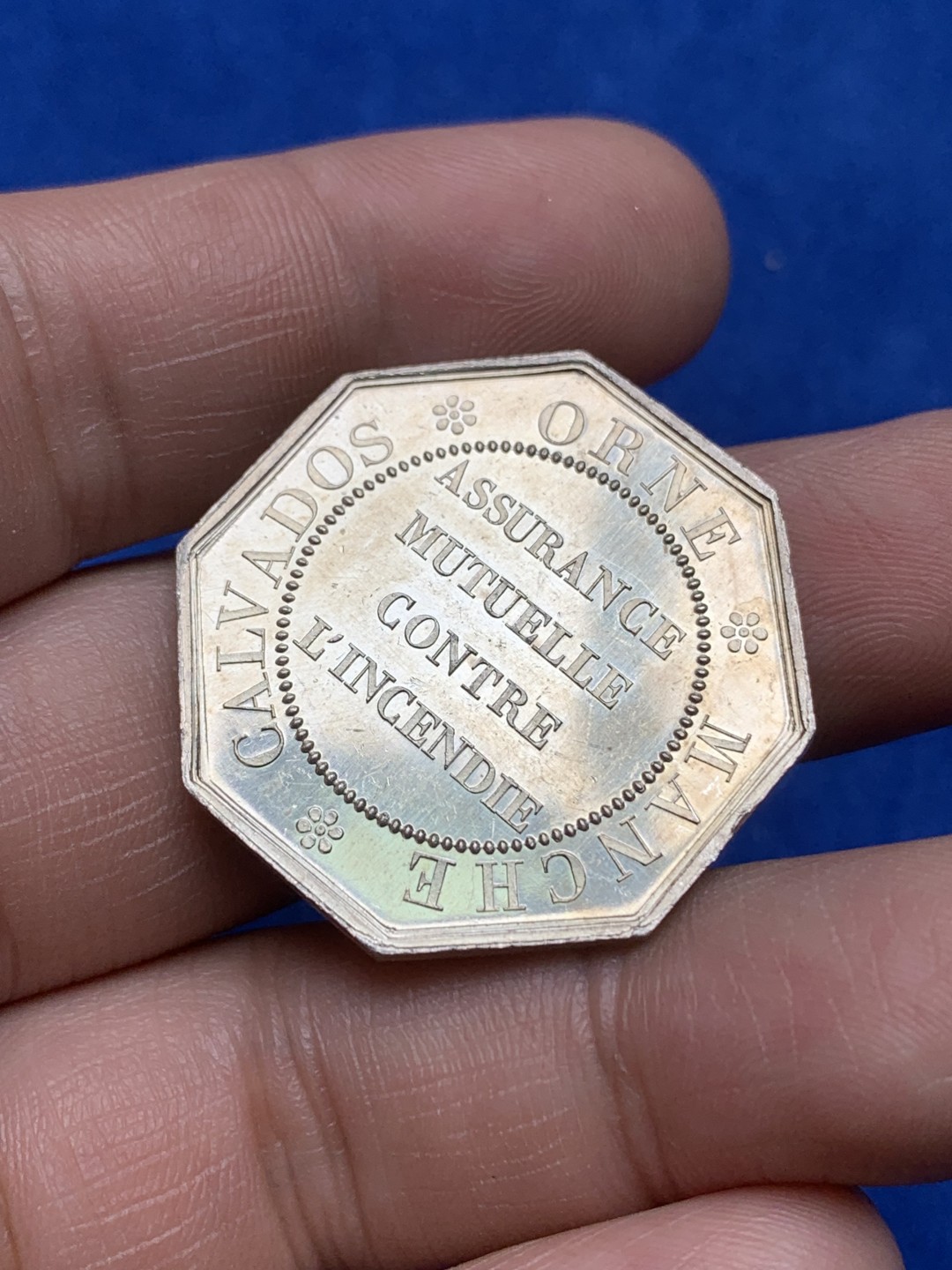 《竞宝斋》第157场-法国八角与章 专场！周日，周一，周四 3场 (全场包邮) 法国八角银质代币，火灾互助保险，11.63g，31.7mm，蜜蜂边铭
