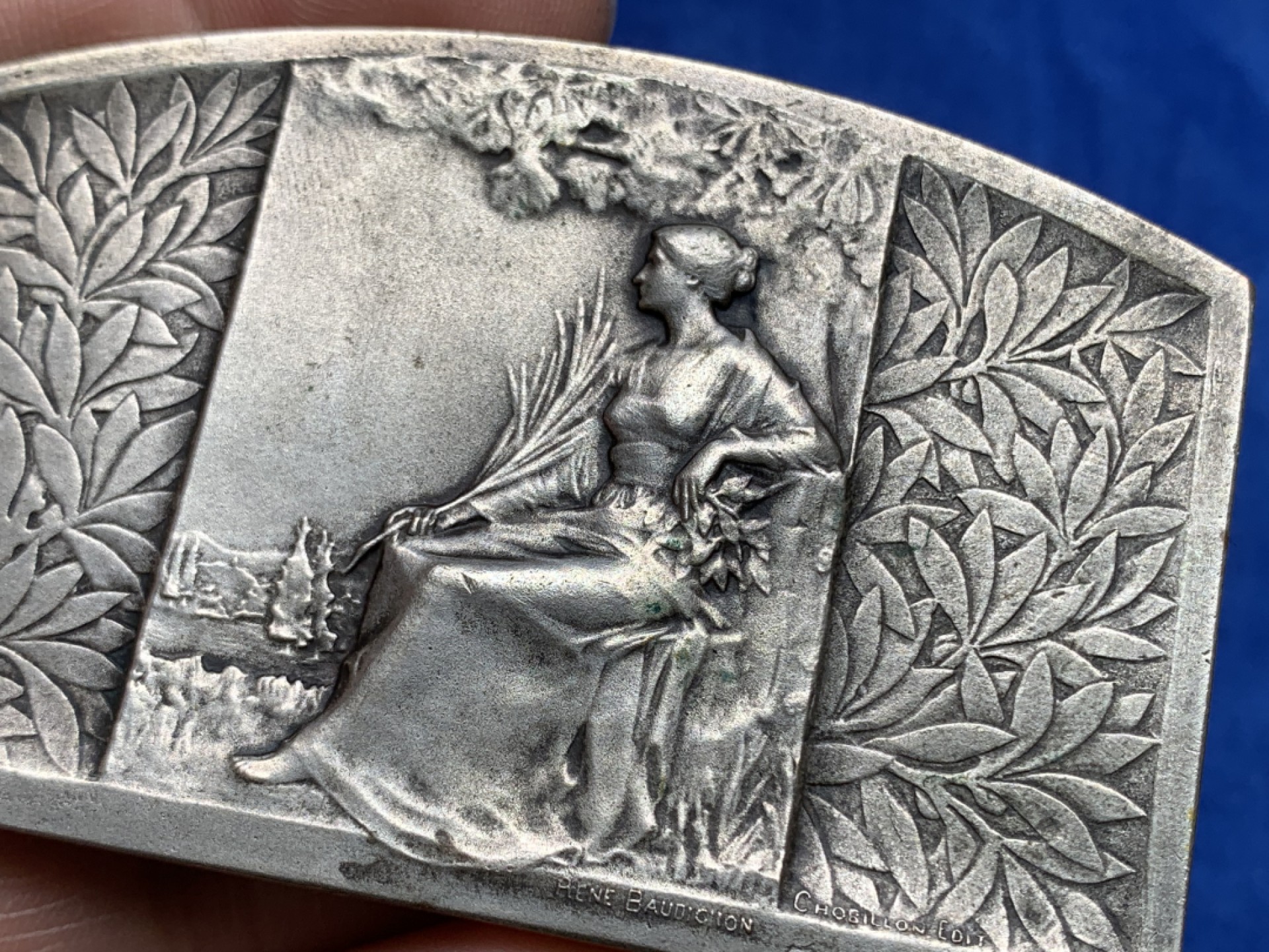 《竞宝斋》第157场-法国八角与章 专场！周日，周一，周四 3场 (全场包邮) 法国扇形镀银铜章，《丰收》，99.46g，长80mm，最宽49mm