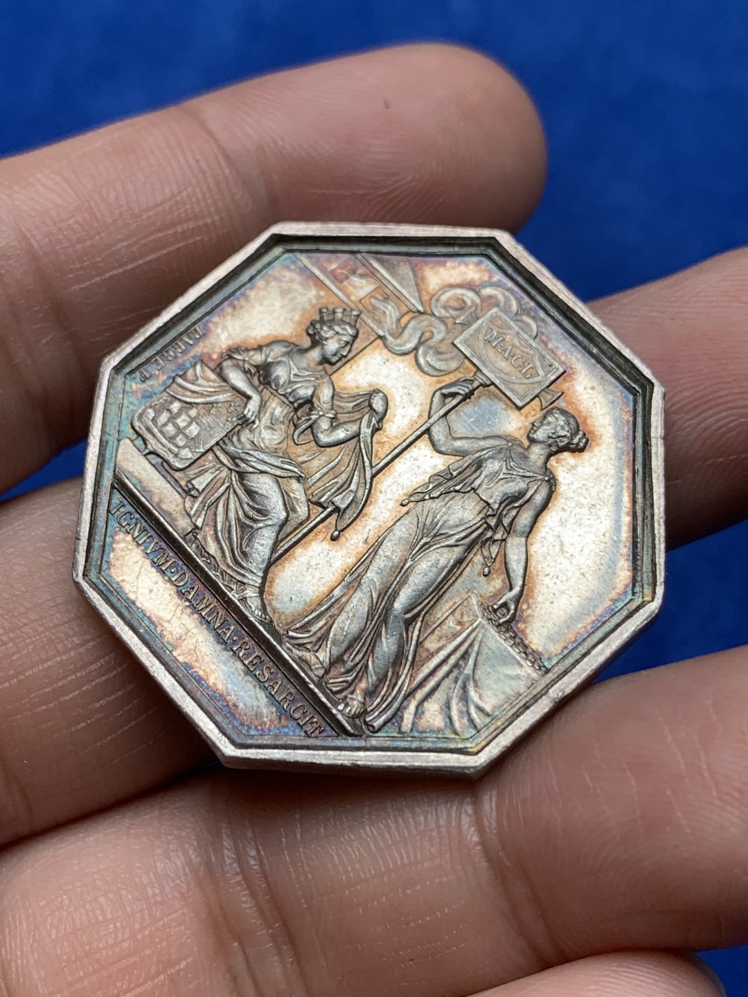 《竞宝斋》第157场-法国八角与章 专场！周日，周一，周四 3场 (全场包邮) 法国八角银质代币，巴黎火灾保险公司，23.22g，36mm，手指边铭，五彩包浆