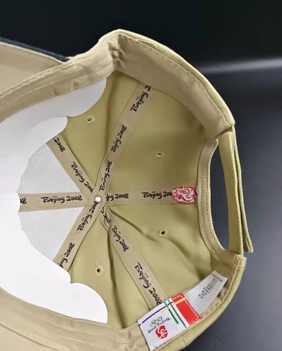 北京2008年奥运会纪念款棒球帽，纯棉，收佩戴均可。可以调节大小，均码，奥运特许商品，极好体育题材收藏品。