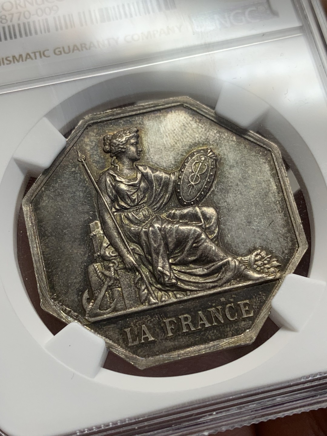 《竞宝斋》第157场-法国八角与章 专场！周日，周一，周四 3场 (全场包邮) NGC-MS65 法国 八角银质代币，法国保险公司，正面是雅典娜（密涅瓦）手持长矛和双蛇盾牌，大块头，金色包浆少见状态极佳