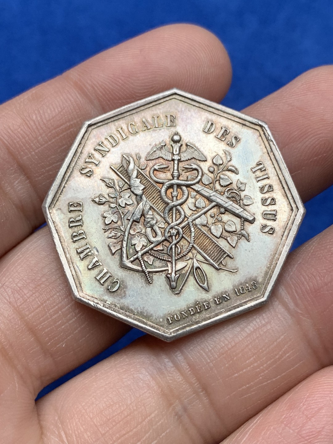 《竞宝斋》第157场-法国八角与章 专场！周日，周一，周四 3场 (全场包邮) 法国八角银质代币，塞纳河工会，18.61g，35.5mm，丰饶角边铭，金色包浆