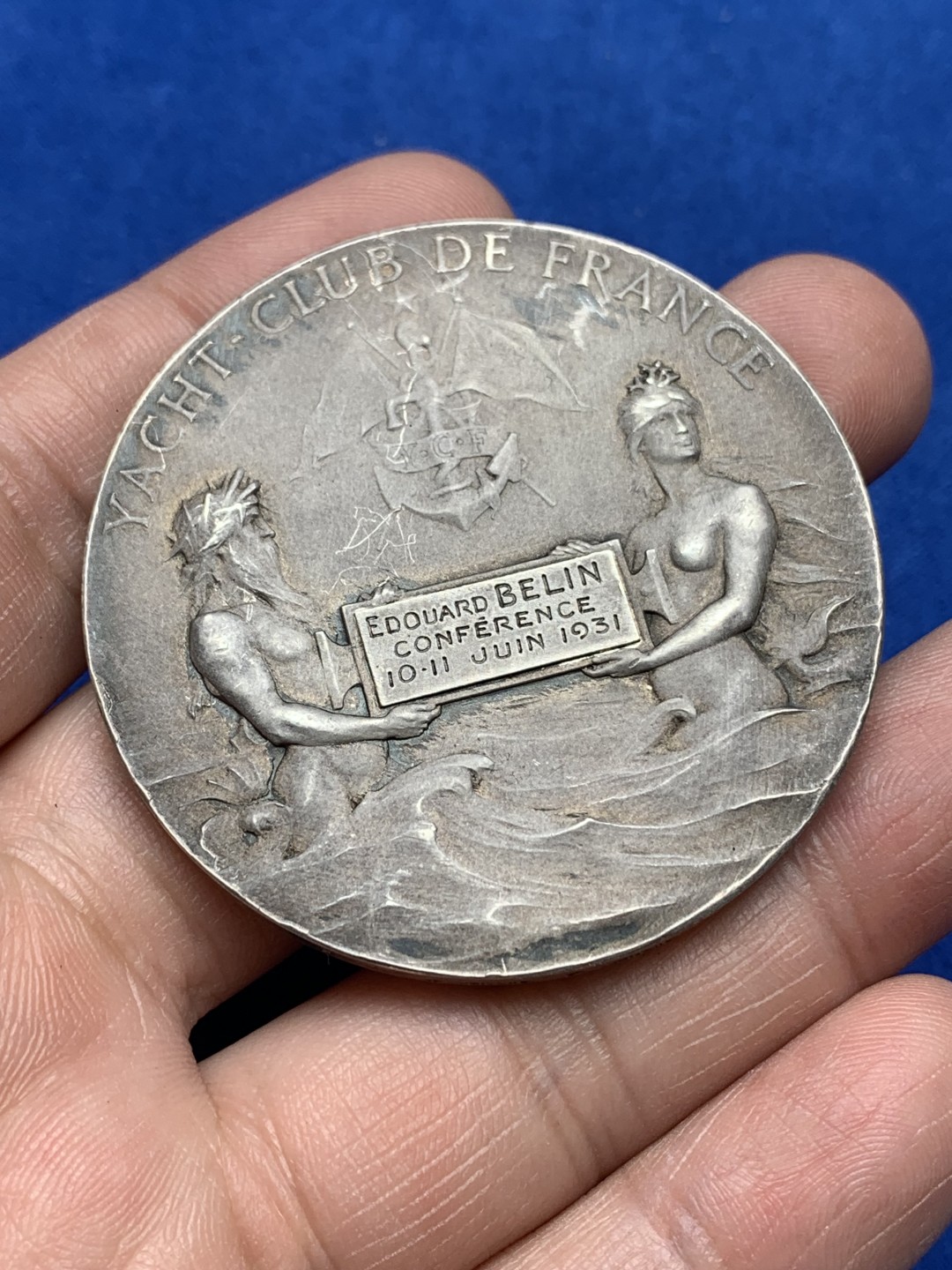 《竞宝斋》第157场-法国八角与章 专场！周日，周一，周四 3场 (全场包邮) 法国银章，法国游艇俱乐部，天使把桂冠赠予第一的男人，61.38g，50.3mm，野猪头银标