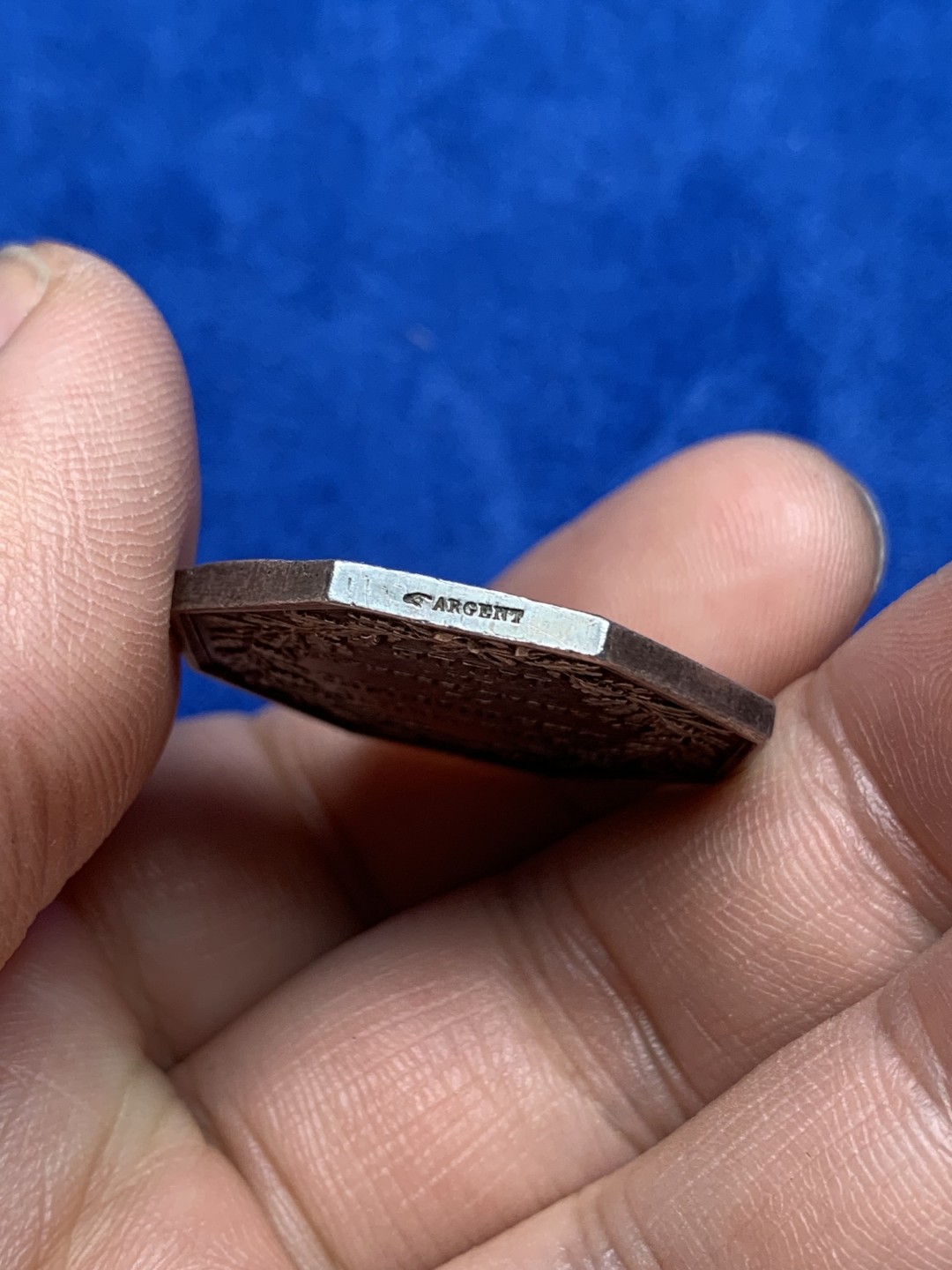 《竞宝斋》第157场-法国八角与章 专场！周日，周一，周四 3场 (全场包邮) 法国八角银质代币，里尔贴现银行，13.66g，29.6mm，手指边铭