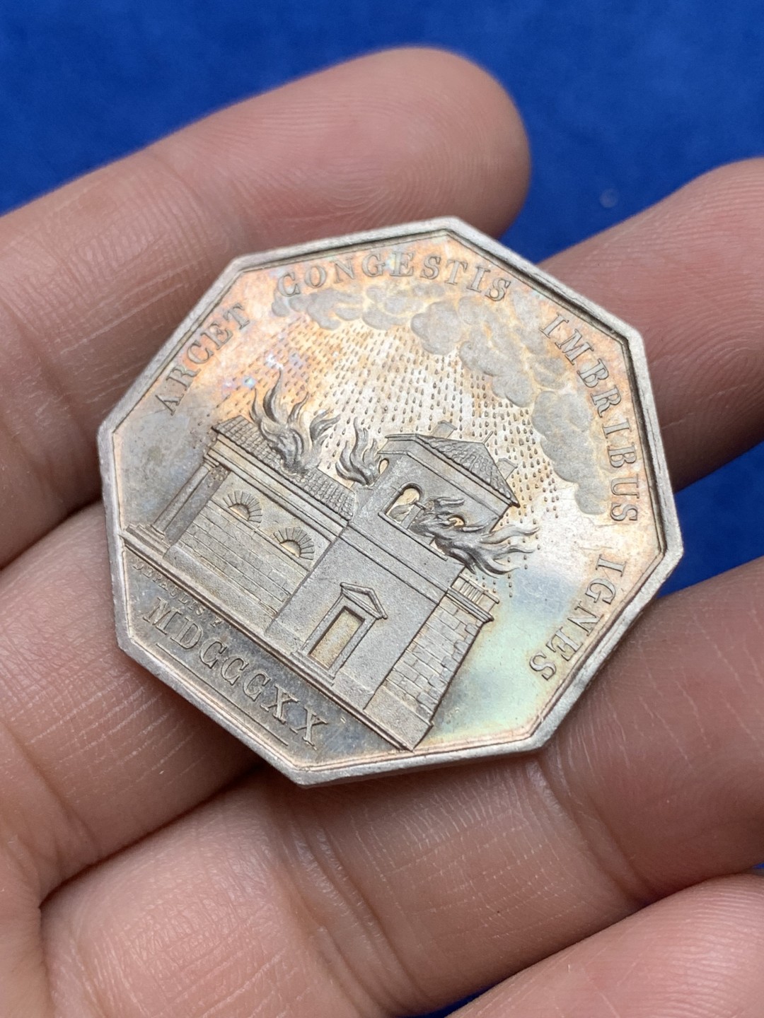 《竞宝斋》第157场-法国八角与章 专场！周日，周一，周四 3场 (全场包邮) 法国八角银质代币，火灾互助保险，下雨收衫了，18.37g，34.8mm，丰饶角边铭，金色包浆