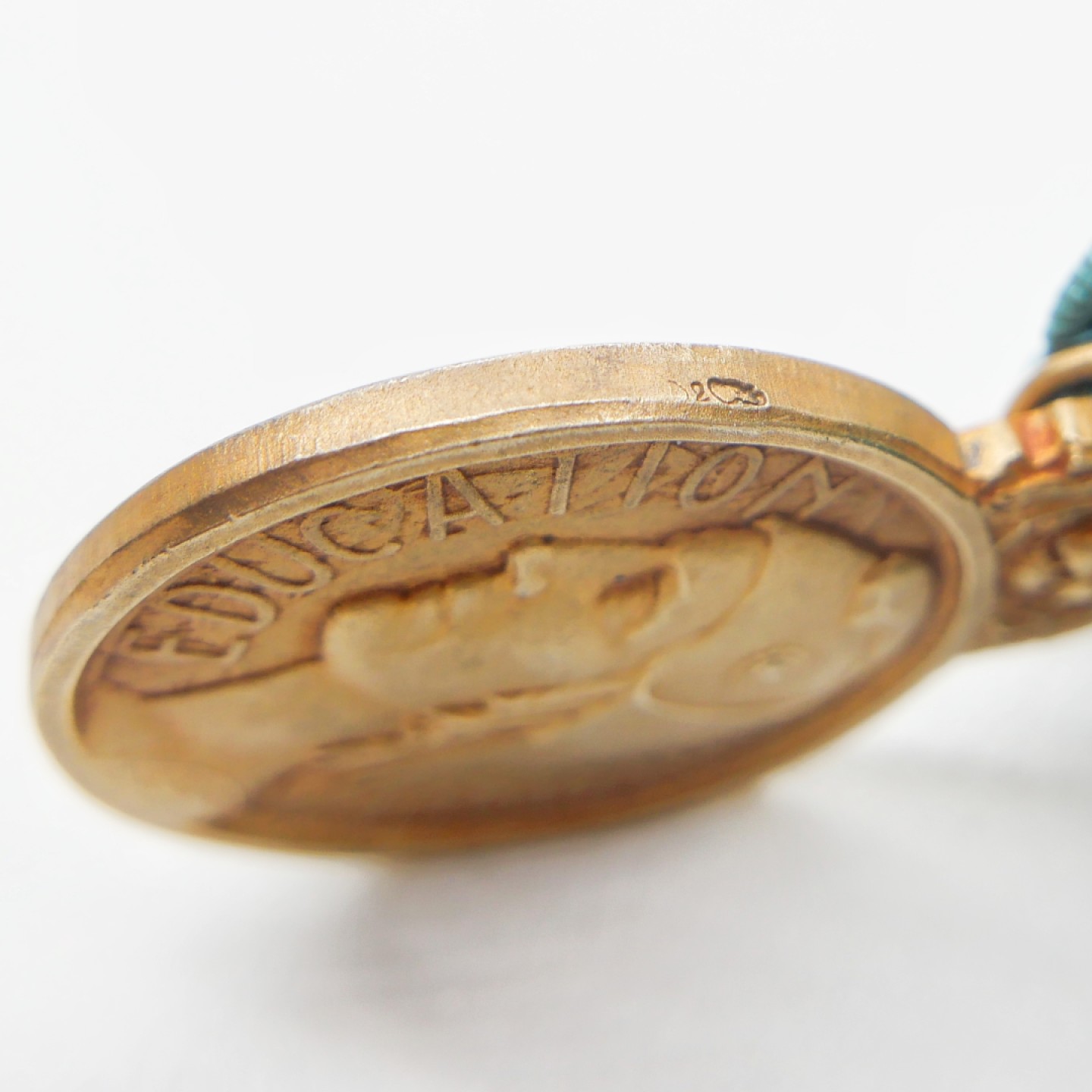 交易所2023-4-22群拍 法国军官级体育奖章，银质镀金