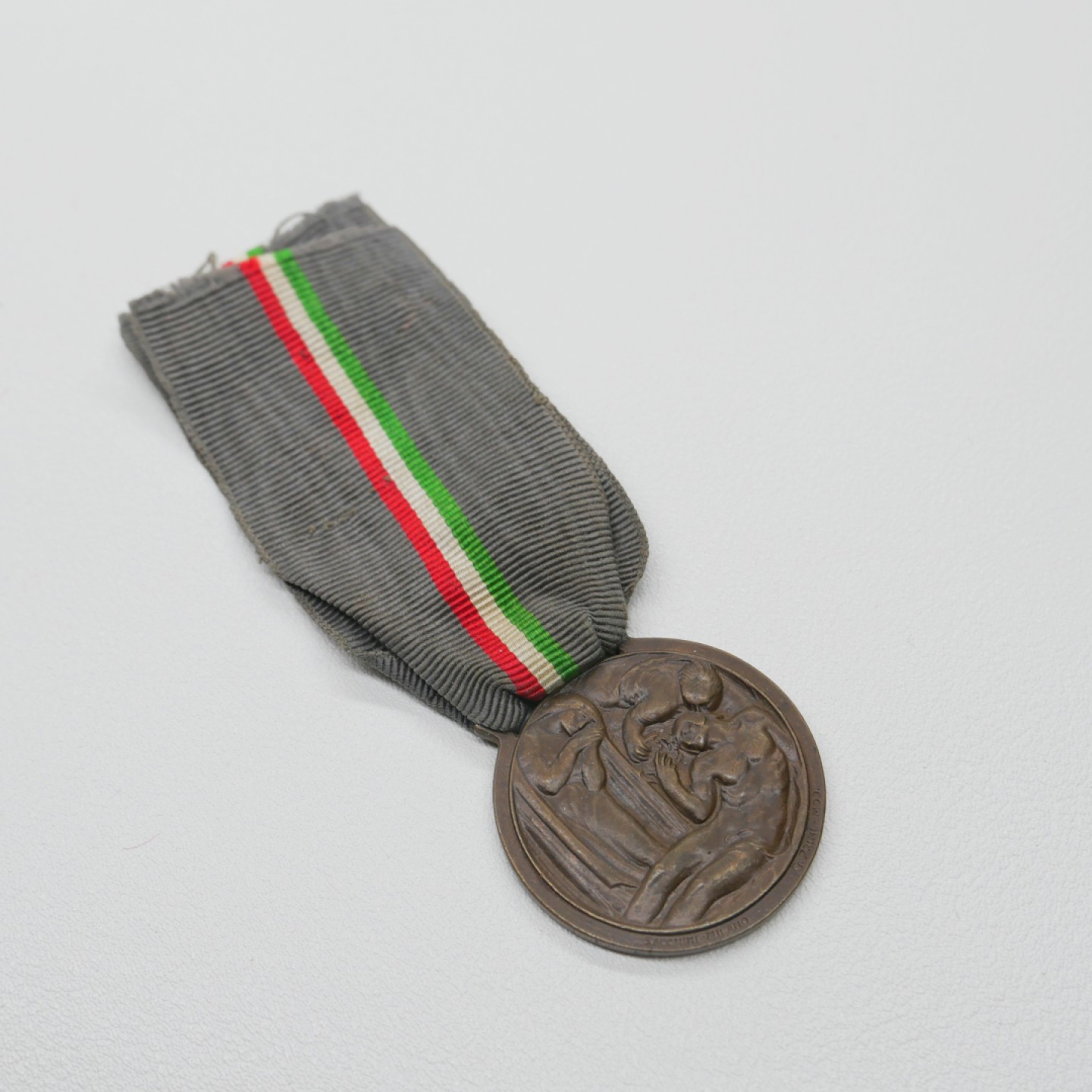 交易所2023-4-22群拍 意大利一战阵亡士兵纪念章，遗属版，授予阵亡士兵遗孀