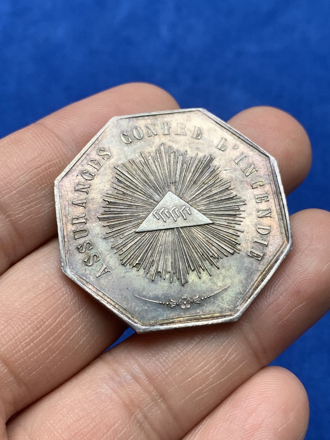 《竞宝斋》第157场-法国八角与章 专场！周日，周一，周四 3场 (全场包邮) 法国八角银质代币，1838年普罗维登斯保险，20.52g，36.8mm，蜜蜂边铭，希伯来文写着耶和华名字在三角形上