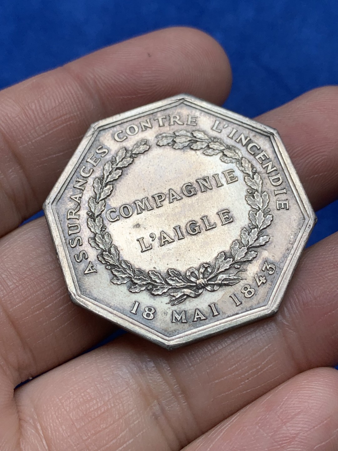 《竞宝斋》第157场-法国八角与章 专场！周日，周一，周四 3场 (全场包邮) 法国八角银质代币，雄鹰保险，引用拿破仑徽章的老鹰，20.0g，36.3mm，丰饶角边铭
