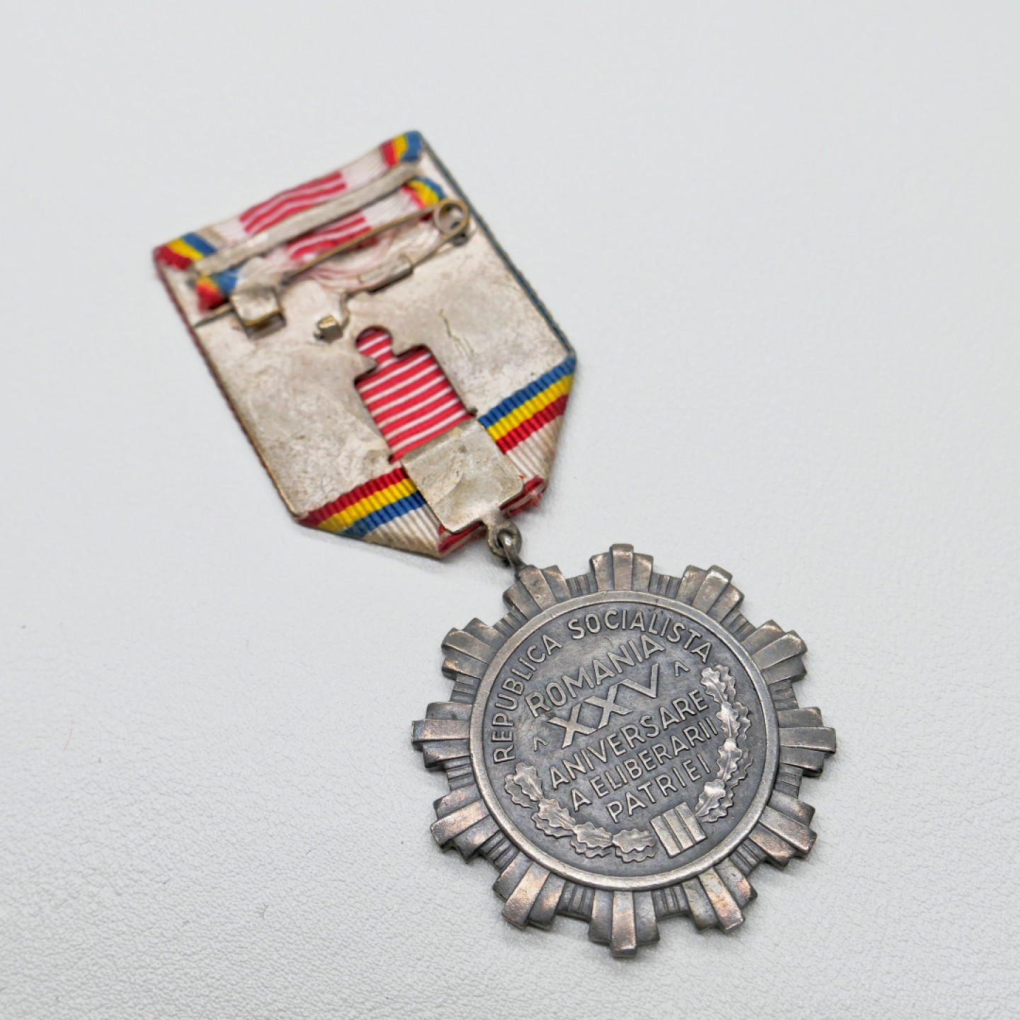交易所2023-4-22群拍 罗马尼亚823起义25周年奖章