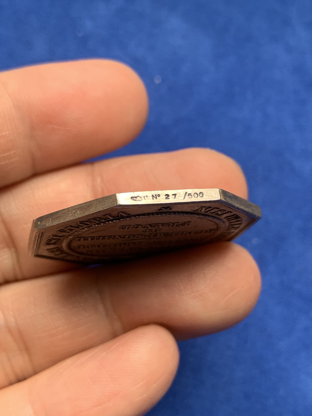 《竞宝斋》第157场-法国八角与章 专场！周日，周一，周四 3场 (全场包邮) 法国八角银质代币，共济会互助协会，20.92g，34.6mm，丰饶角带500枚编号