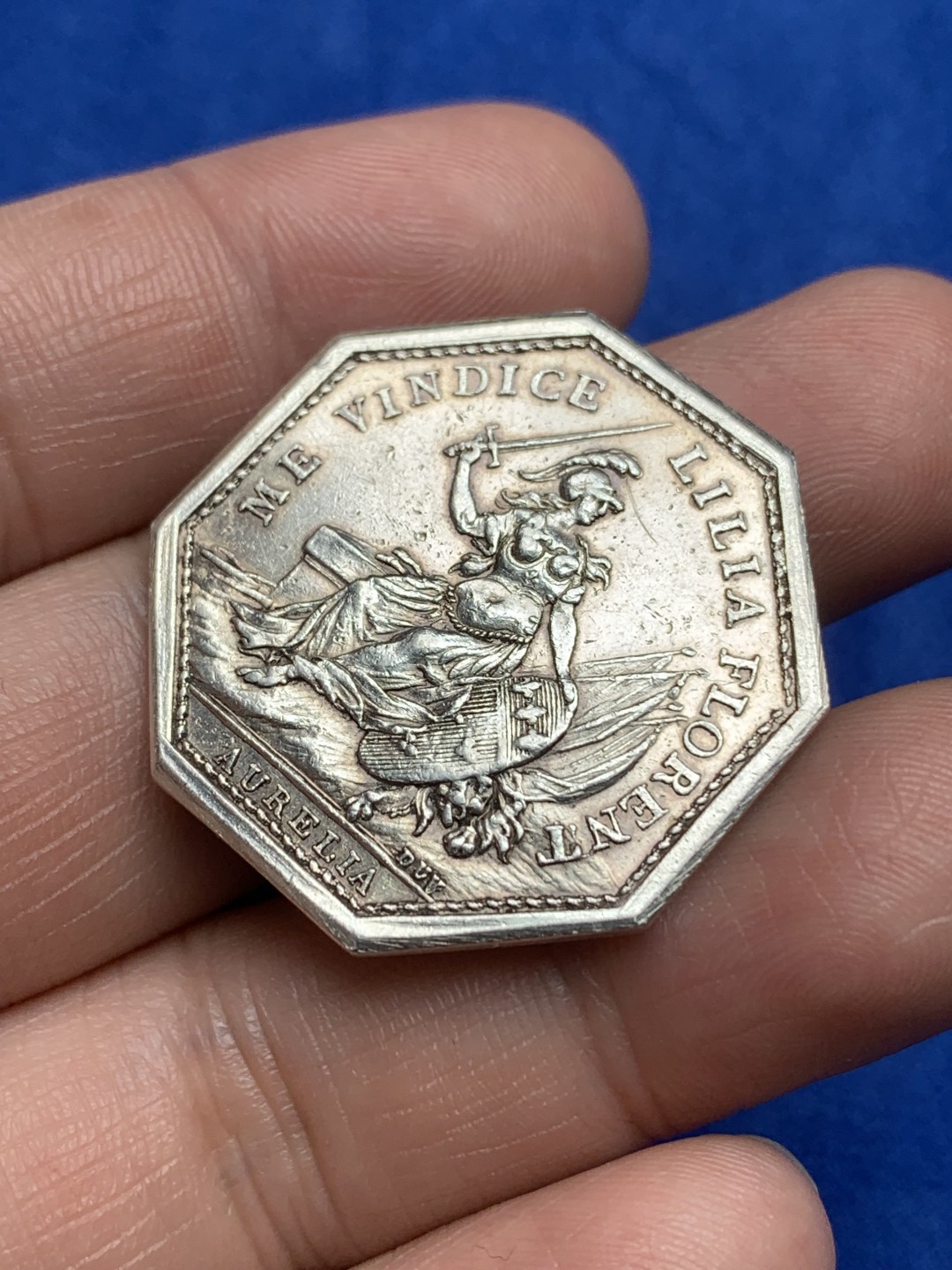 《竞宝斋》第157场-法国八角与章 专场！周日，周一，周四 3场 (全场包邮) 法国八角银质代币，1780年奥尔良市政厅，13.36g，32.4mm，早期无边铭，乾隆年的东西