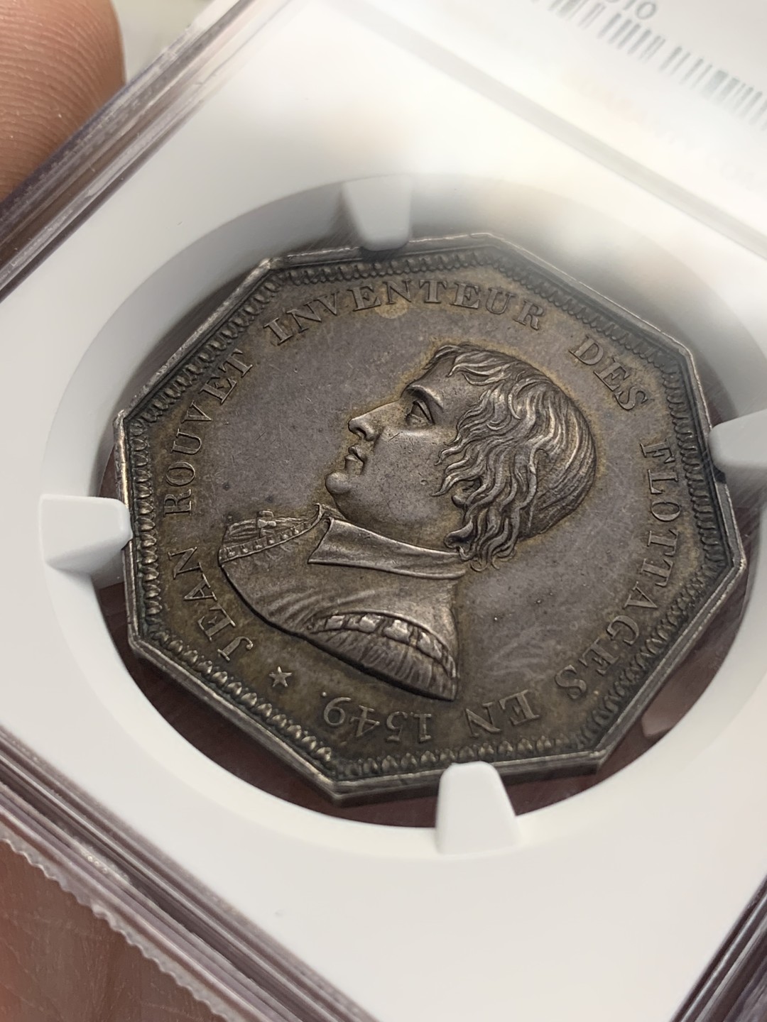 《竞宝斋》第157场-法国八角与章 专场！周日，周一，周四 3场 (全场包邮) NGC-MS64 法国 八角银质代币 浮木运输，正面是浮木运输的发明者让·鲁韦，背面由芦苇和橡树编织成的花环早期特色花边，1832年之前无边铭，底板干净，金黄老包浆