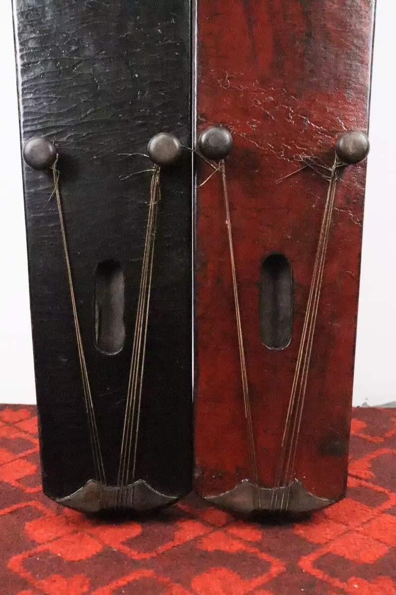 旧藏 明后期桐木《正合式古琴》，造型素静 大方 线条平滑，故被世人称做素琴 旧藏 明后期桐木《正合式古琴》，造型素静 大方 线条平滑，故被世人称做素琴