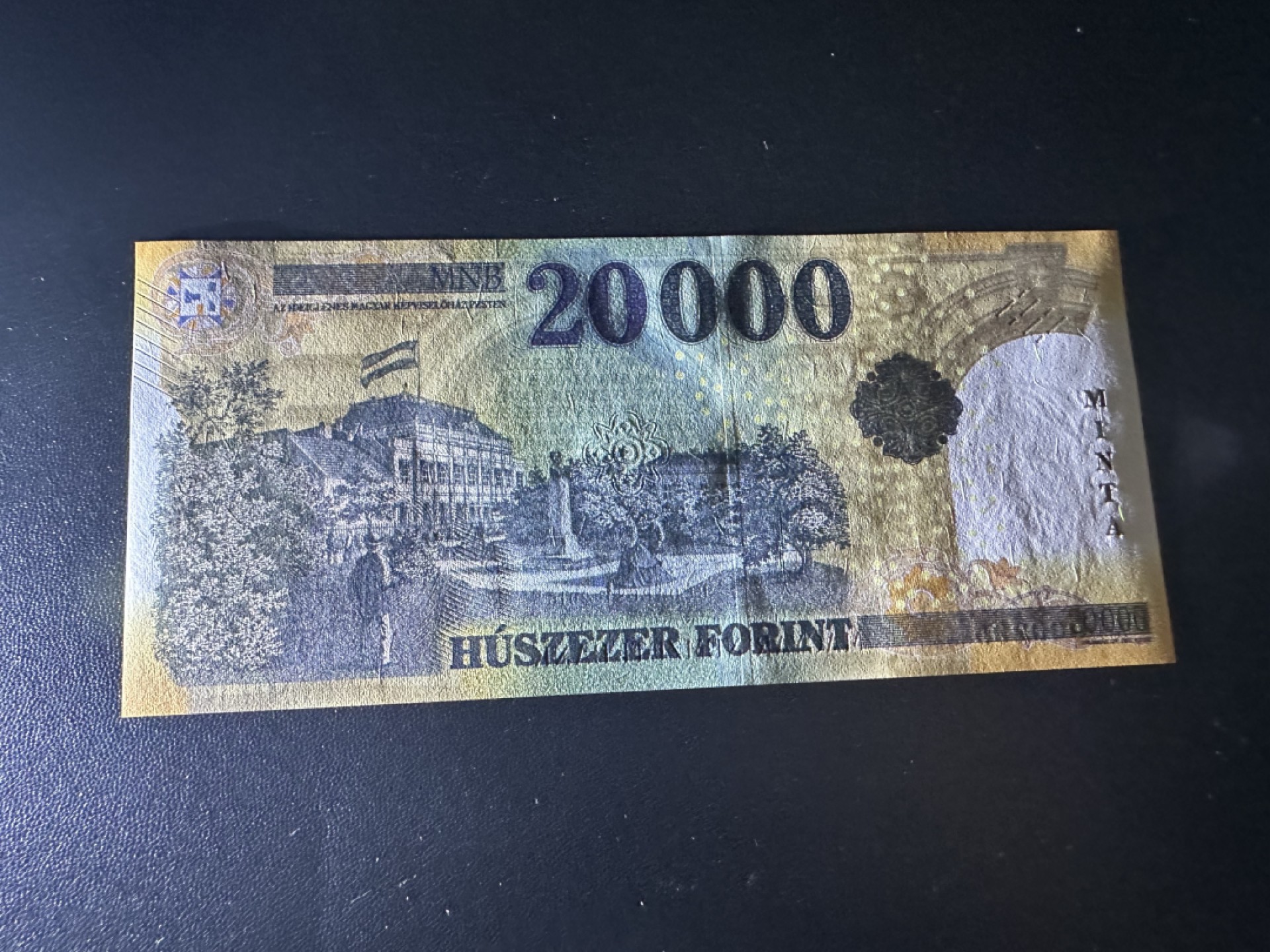 《外钞收藏家》第二百六十九期 匈牙利2万福林 百位号 全新UNC 样钞