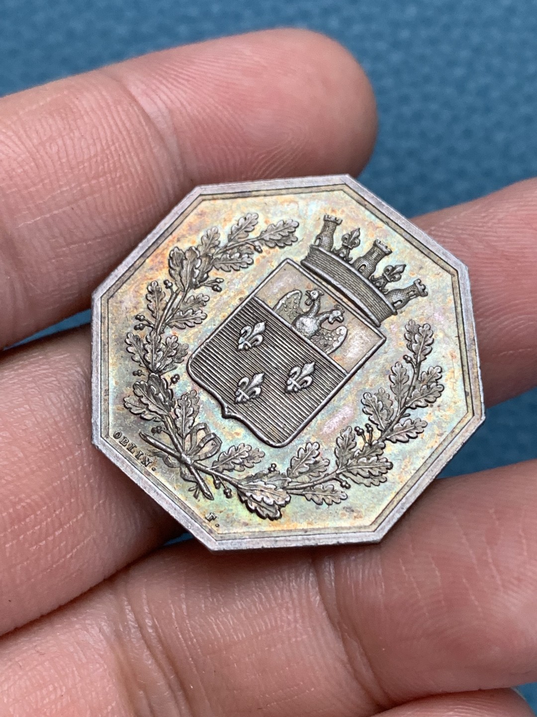 《竞宝斋》第157场-法国八角与章 专场！周日，周一，周四 3场 (全场包邮) 法国八角银质代币，带有双头鸡纹章标志的凡尔赛城市，11.7g，30.5mm，早期无边铭，黄油光