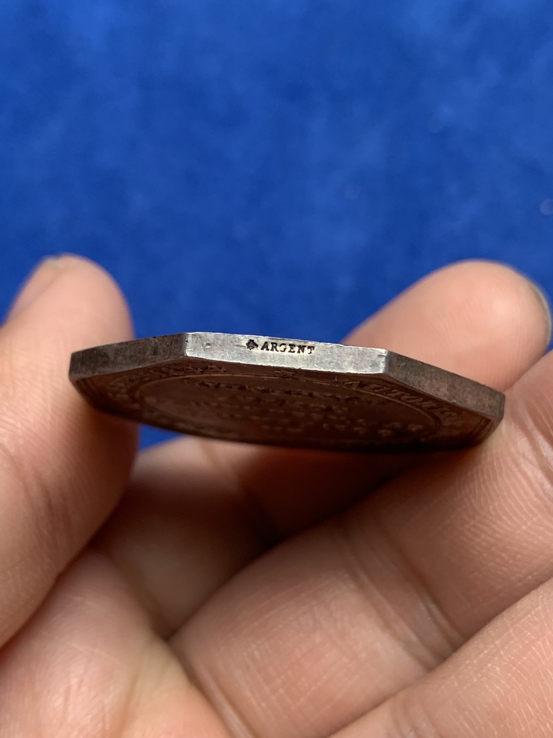 《竞宝斋》第157场-法国八角与章 专场！周日，周一，周四 3场 (全场包邮) 法国八角银质代币，火灾保险公司，20.62g，36.3mm，蜜蜂边铭，金色包浆