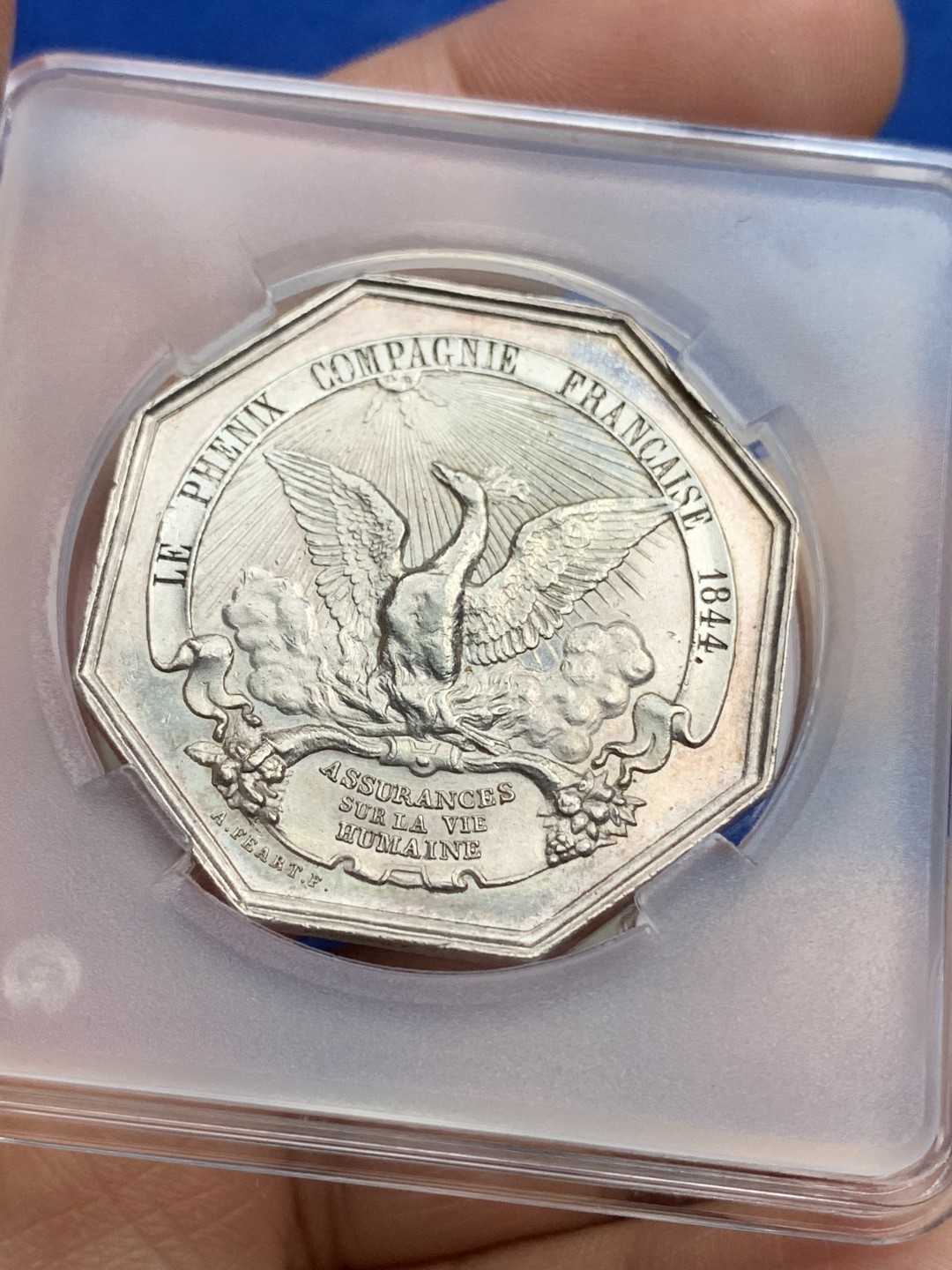 《竞宝斋》第157场-法国八角与章 专场！周日，周一，周四 3场 (全场包邮) 法国八角银质代币，凤凰火灾保险，菲利普一世，少见版本，背面外圈铭文为阴刻，23.2g，36.3mm，手指边铭