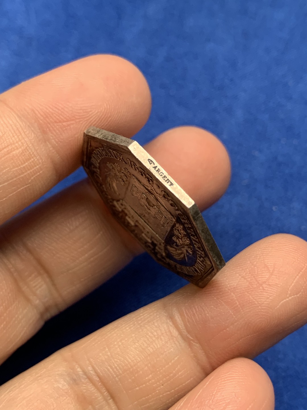 《竞宝斋》第157场-法国八角与章 专场！周日，周一，周四 3场 (全场包邮) 法国八角银质代币，波尔多贸易经纪人，12.34g，30.5mm，少见早期手指边铭，细节丰富