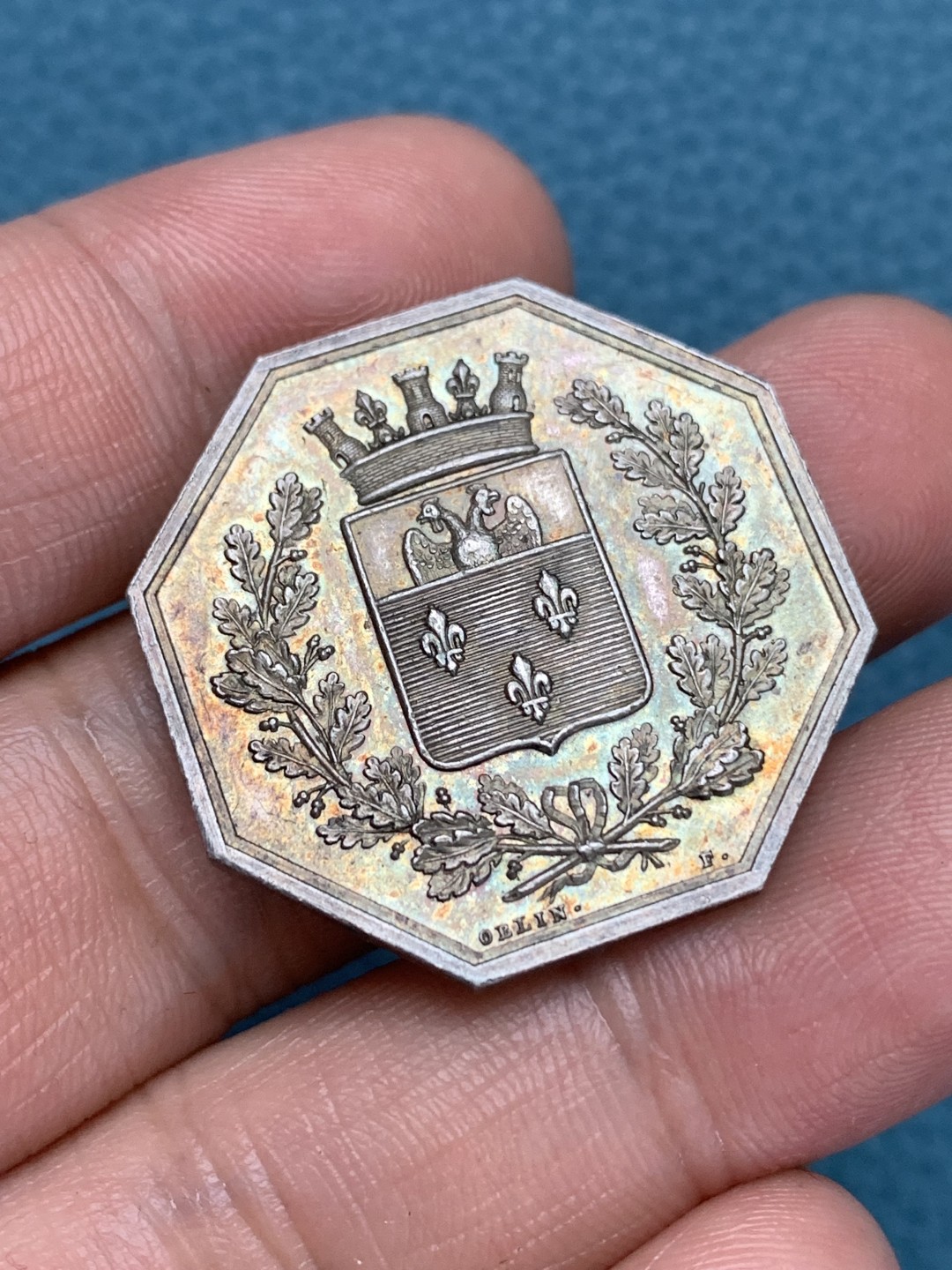 《竞宝斋》第157场-法国八角与章 专场！周日，周一，周四 3场 (全场包邮) 法国八角银质代币，带有双头鸡纹章标志的凡尔赛城市，11.7g，30.5mm，早期无边铭，黄油光