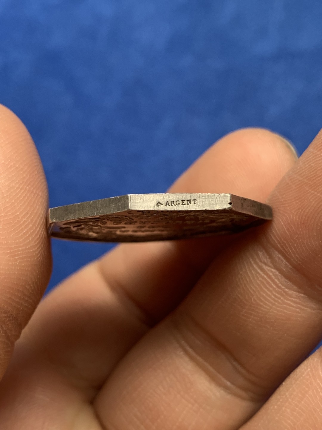 《竞宝斋》第157场-法国八角与章 专场！周日，周一，周四 3场 (全场包邮) 法国  八角银质代币 米尔斯地区公证人，11.88g，30mm，蜜蜂边铭，底板干净