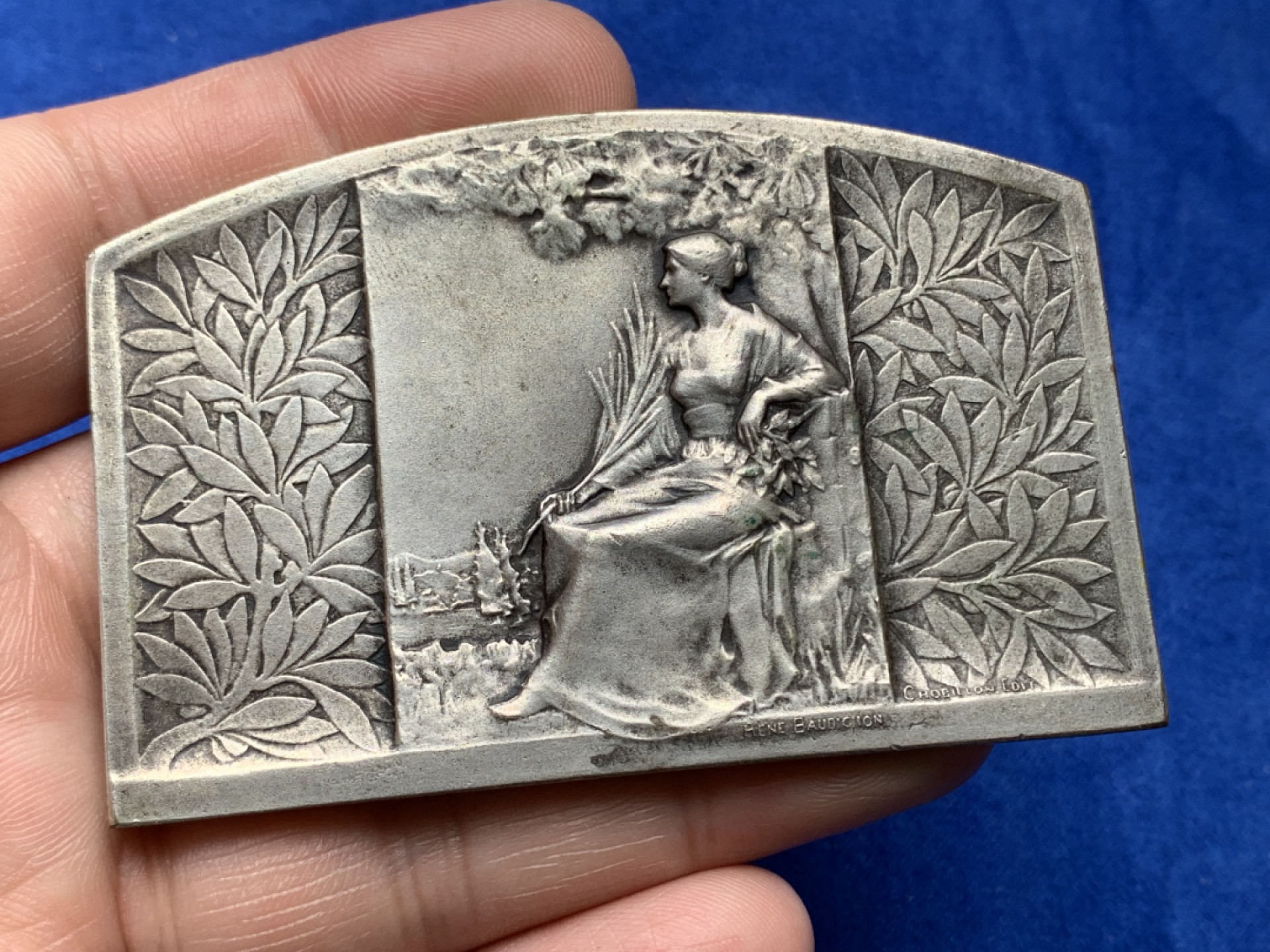 《竞宝斋》第157场-法国八角与章 专场！周日，周一，周四 3场 (全场包邮) 法国扇形镀银铜章，《丰收》，99.46g，长80mm，最宽49mm