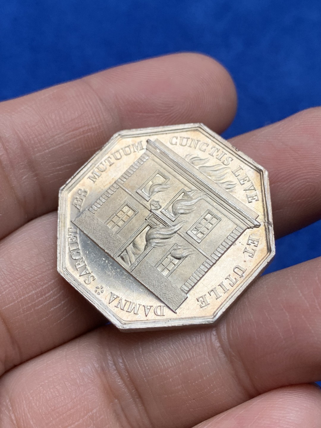 《竞宝斋》第157场-法国八角与章 专场！周日，周一，周四 3场 (全场包邮) 法国八角银质代币，火灾互助保险，11.63g，31.7mm，蜜蜂边铭