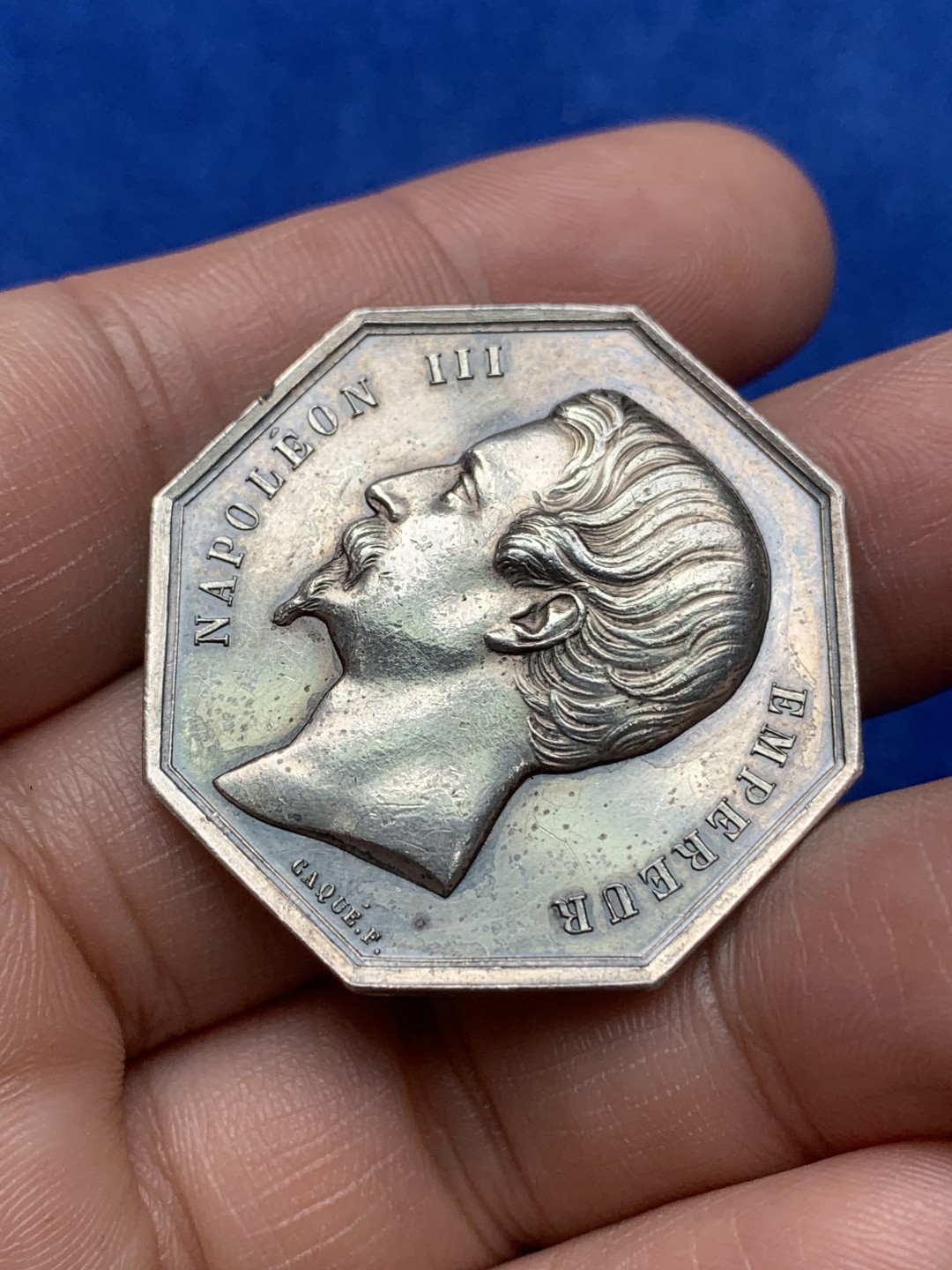 《竞宝斋》第157场-法国八角与章 专场！周日，周一，周四 3场 (全场包邮) 法国八角银质代币，马赛商会，18.28g，35mm，手指边铭