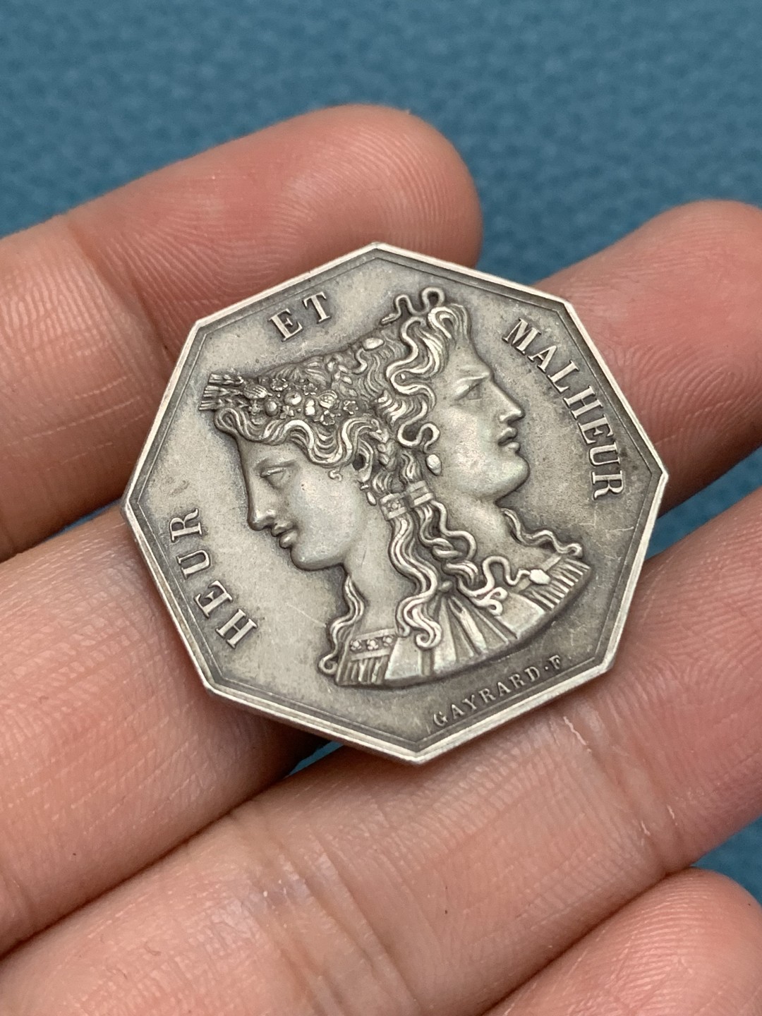 《竞宝斋》第157场-法国八角与章 专场！周日，周一，周四 3场 (全场包邮) 法国八角银质代币，双面神亚努斯系列之爱情婚姻信物，12.7g，31mm，丰饶角边铭