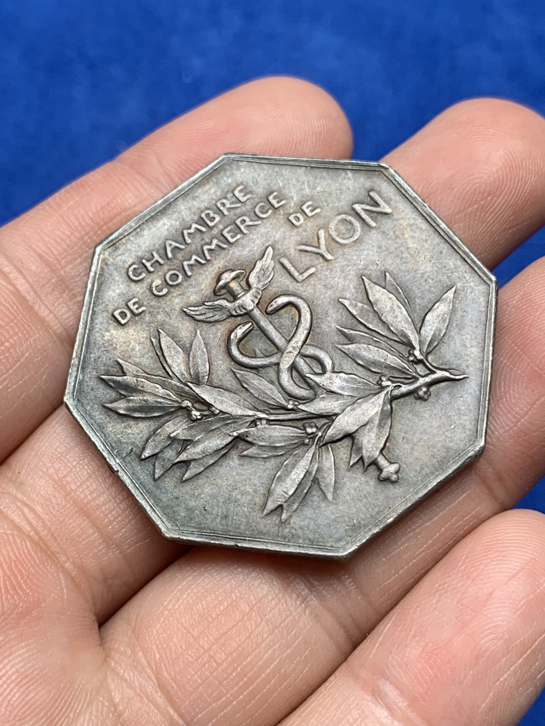 《竞宝斋》第157场-法国八角与章 专场！周日，周一，周四 3场 (全场包邮) 法国八角银质代币，里昂商会，34.81g，41.7mm，丰饶角边铭