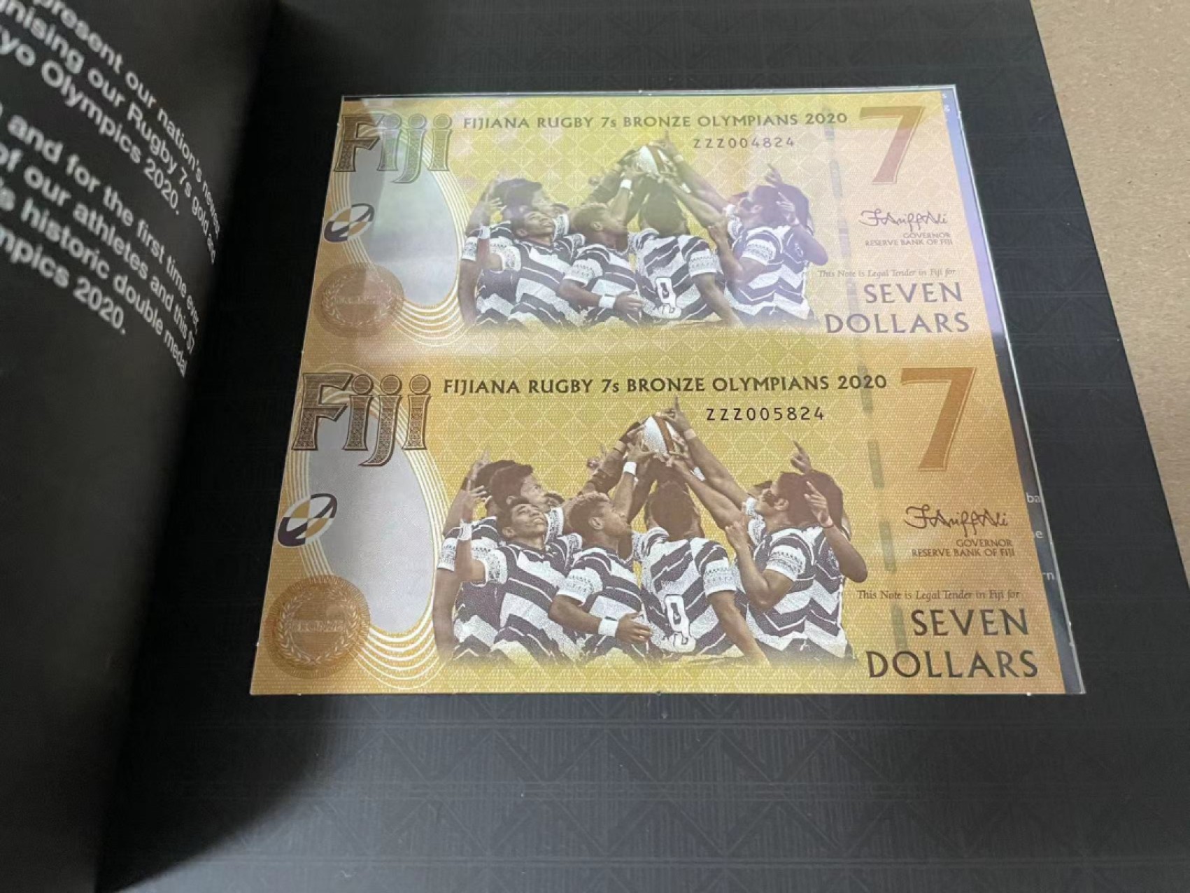 【Blue Auction】✨世界纸币精拍第316期——周日畅拍场 【ZZZ冠 连体钞 原装带册】斐济 2020年7元纪念钞 全新UNC