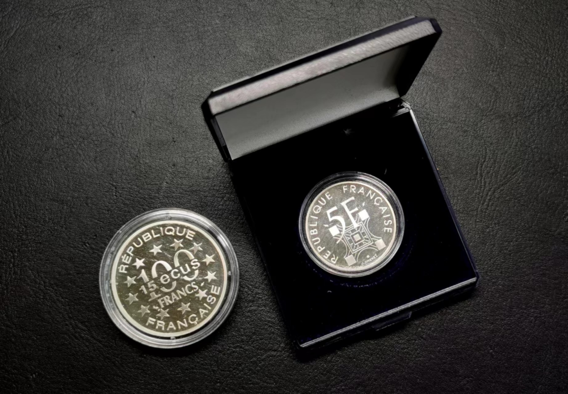 凡希社世界钱币微拍第二百三十六期 1889/1994法国埃菲尔铁塔&卢浮宫纪念银币两枚略雾化