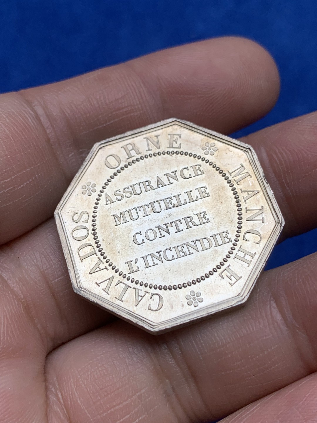 《竞宝斋》第157场-法国八角与章 专场！周日，周一，周四 3场 (全场包邮) 法国八角银质代币，火灾互助保险，11.63g，31.7mm，蜜蜂边铭