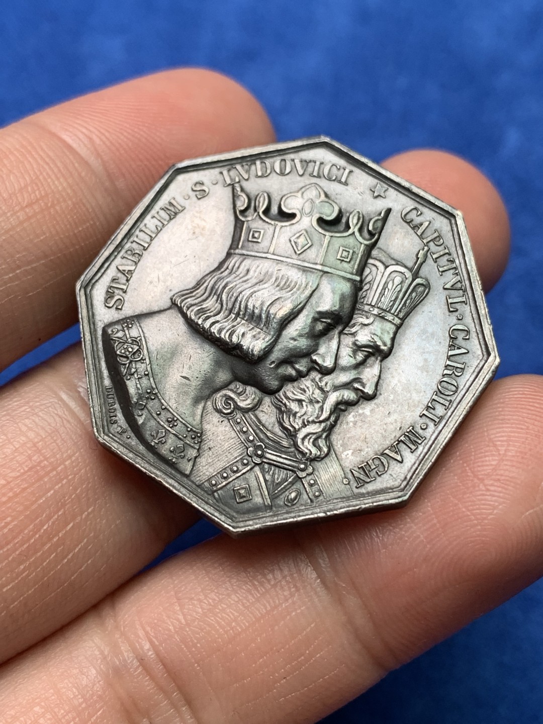 《竞宝斋》第157场-法国八角与章 专场！周日，周一，周四 3场 (全场包邮) 法国八角银质代币，勒阿弗尔地区公证人，正面分别是圣路易斯和查理大帝，高浮雕，18.97g，33.8mm，蜜蜂边铭，老包浆好味道