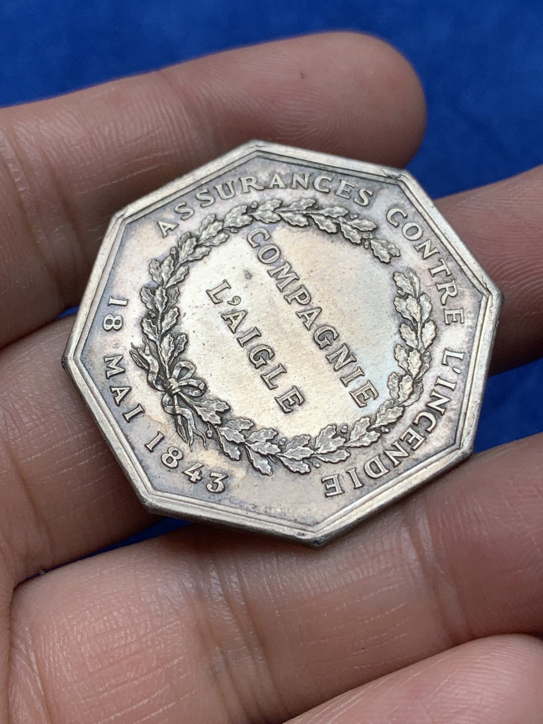 《竞宝斋》第157场-法国八角与章 专场！周日，周一，周四 3场 (全场包邮) 法国八角银质代币，雄鹰保险，引用拿破仑徽章的老鹰，20.0g，36.3mm，丰饶角边铭