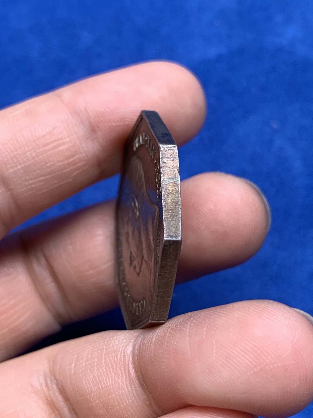 《竞宝斋》第157场-法国八角与章 专场！周日，周一，周四 3场 (全场包邮) 法国八角银质代币，1825年鲁昂地区人民，16.57g，32.7mm，早期无边铭，左脚扛旗羊，金色包浆